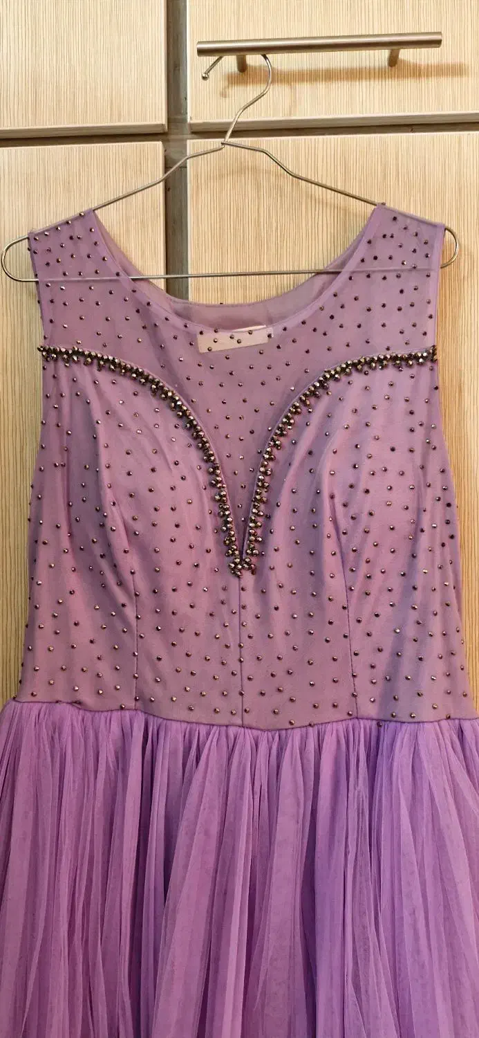 لباس مجلسی|لباس|مشهد, فتح المبین|دیوار