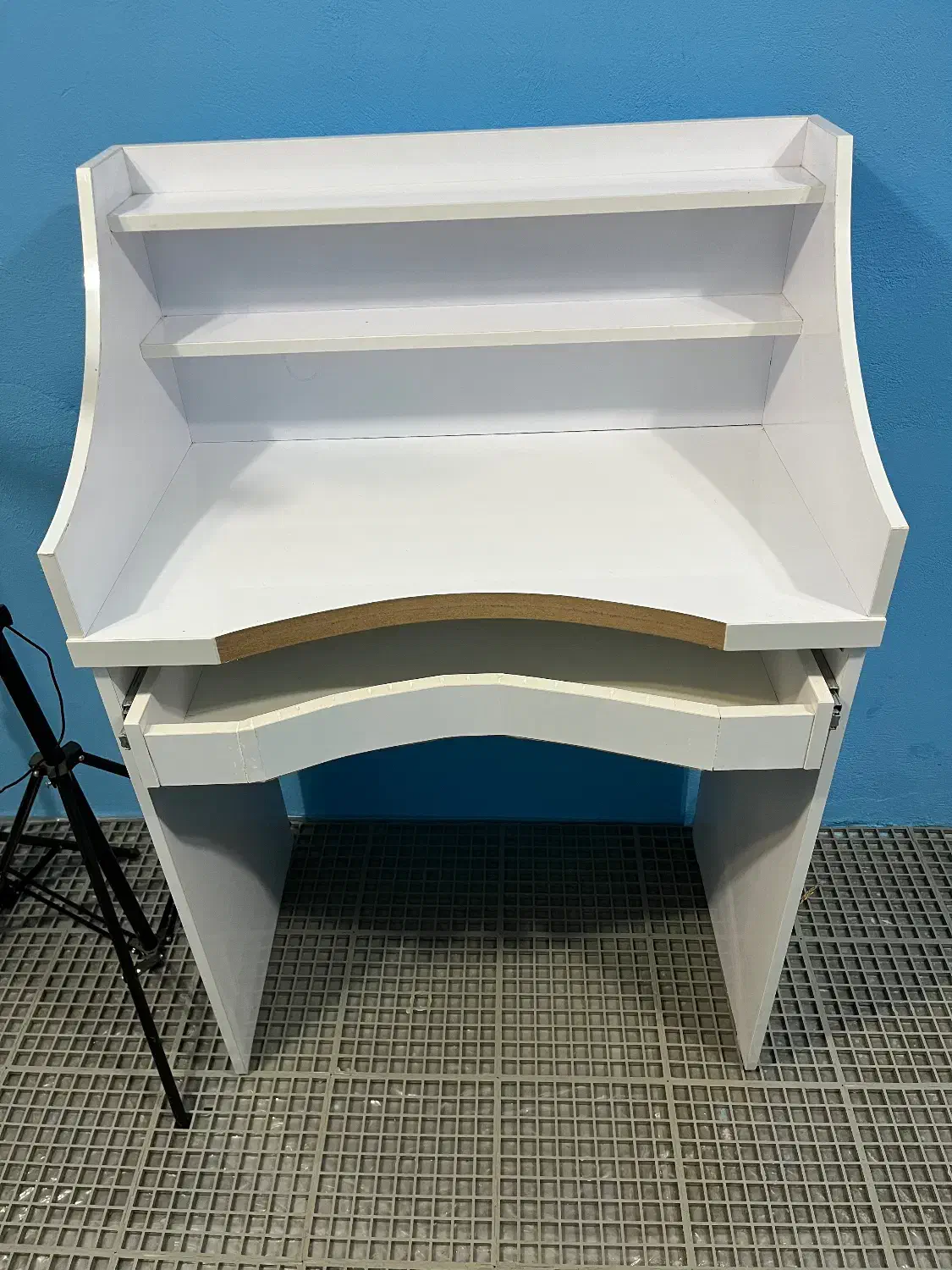 میز طلاسازی|ابزارآلات|فومن, |دیوار