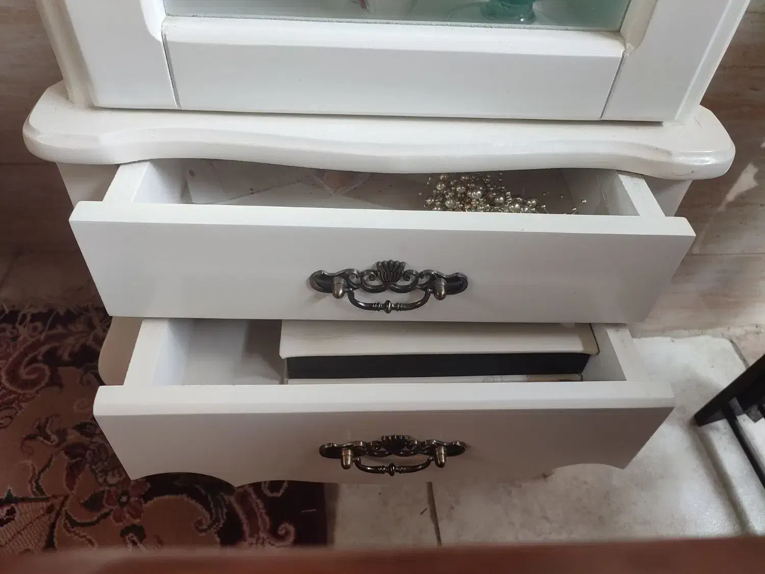 ویترین سه طبقه هالوژن دار|بوفه، ویترین، کنسول|رشت, جماران|دیوار