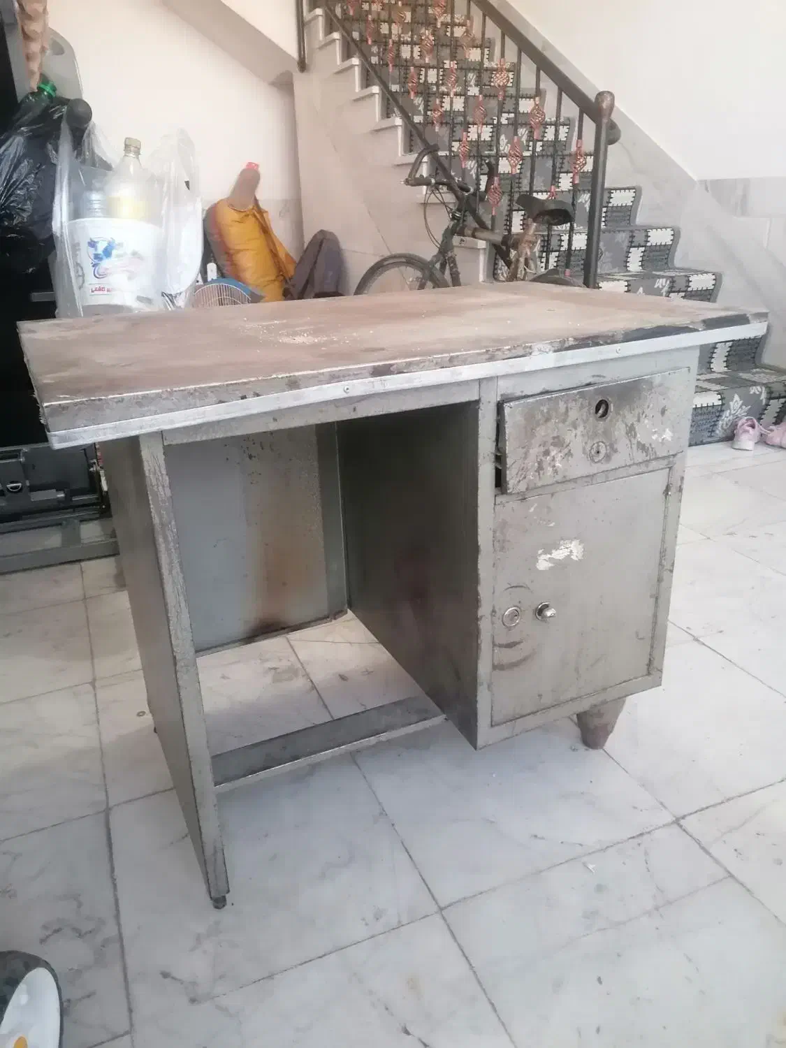 میز آهنی|میز تحریر و کامپیوتر|تربت‌حیدریه, قائم|دیوار