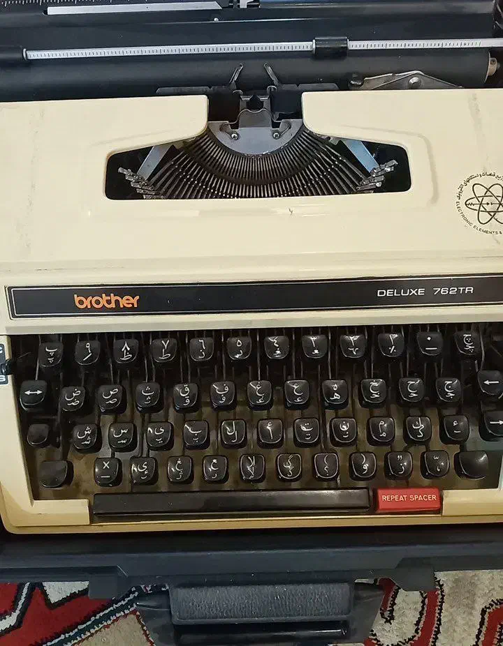 ماشین تایپ قدیمی|کلکسیون اشیاء عتیقه|اصفهان, جلفا|دیوار