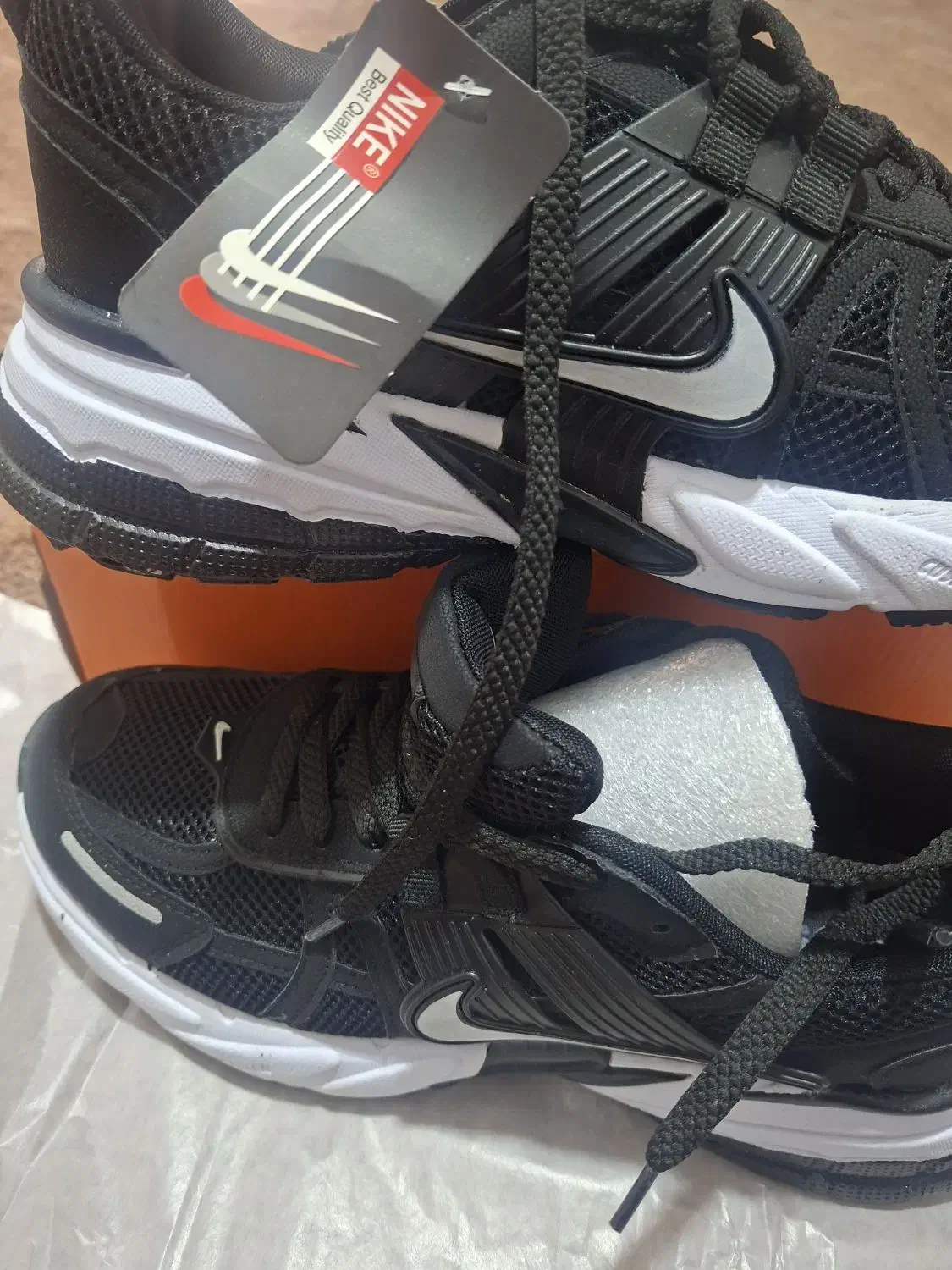 کفش نایک|کیف، کفش، کمربند|دوگنبدان, |دیوار