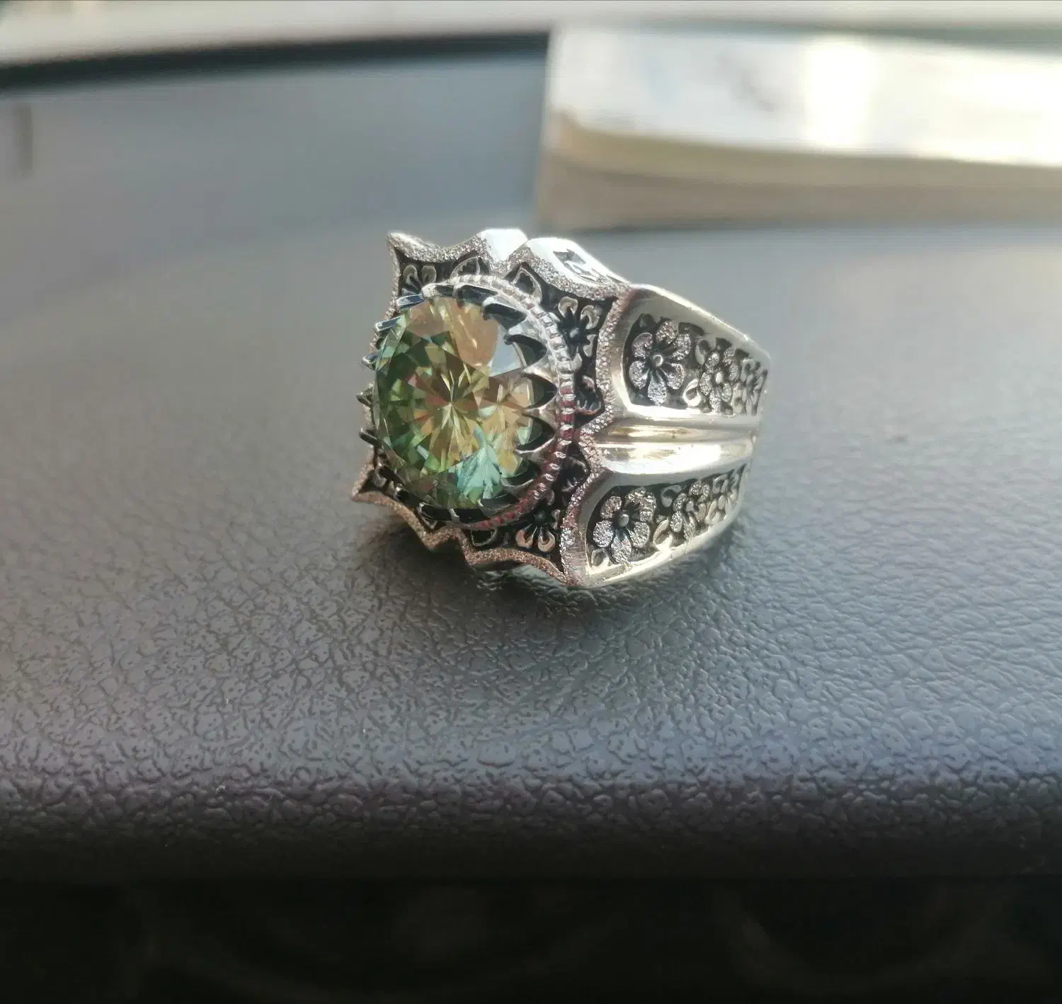 تعدادی انگشتر. تسبیح ونگین معدنی|جواهرات|نهاوند, |دیوار