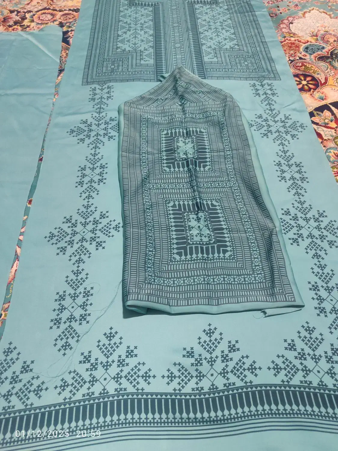 لباس تپه ای|لباس|سیب و سوران, |دیوار