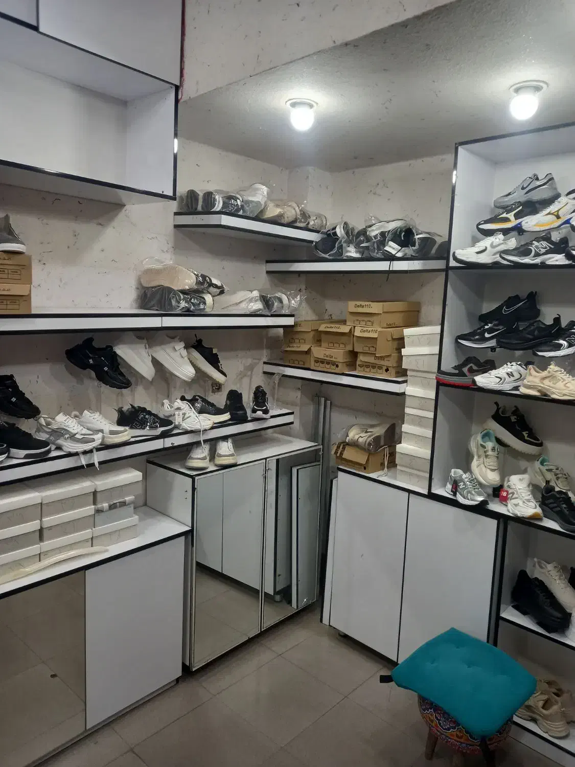 دکور کفش|فروشگاه و مغازه|شهرکرد, |دیوار