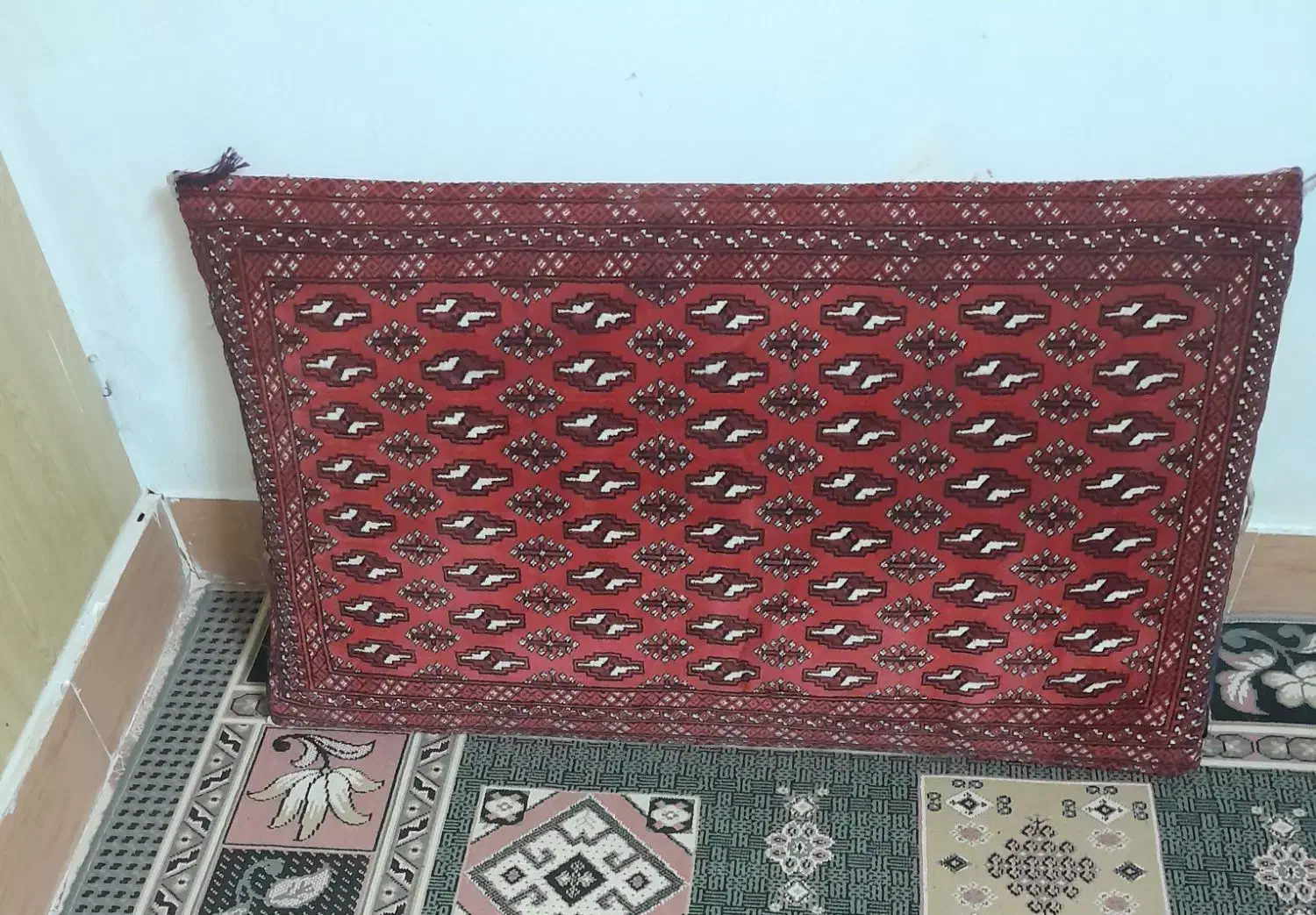 پشتی ترکمن|پشتی|قم, باجک دو|دیوار