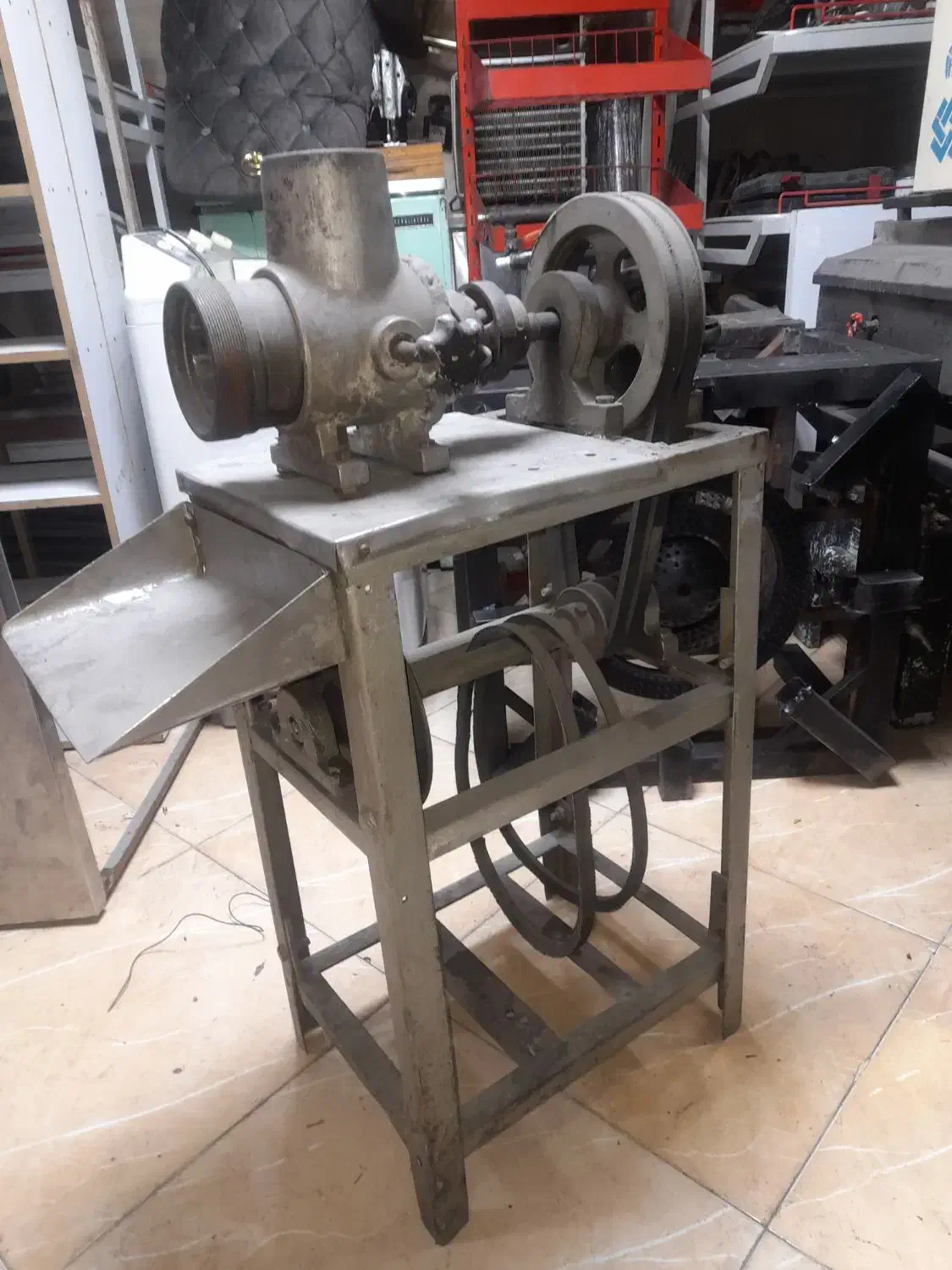 چرخ گوشت بدون دینام وسایلش تکمیله|خردکن، آسیاب، غذاساز|نسیم‌شهر, |دیوار