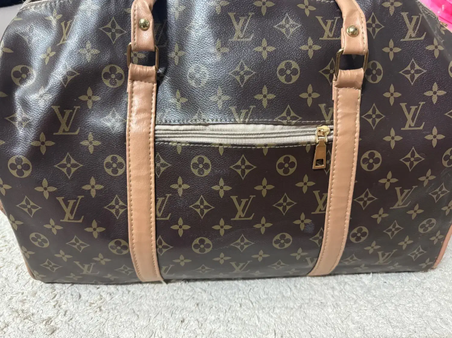 تعدادی کیف و کوله|کیف، کفش، کمربند|شاهین‌شهر, خبرنگار|دیوار