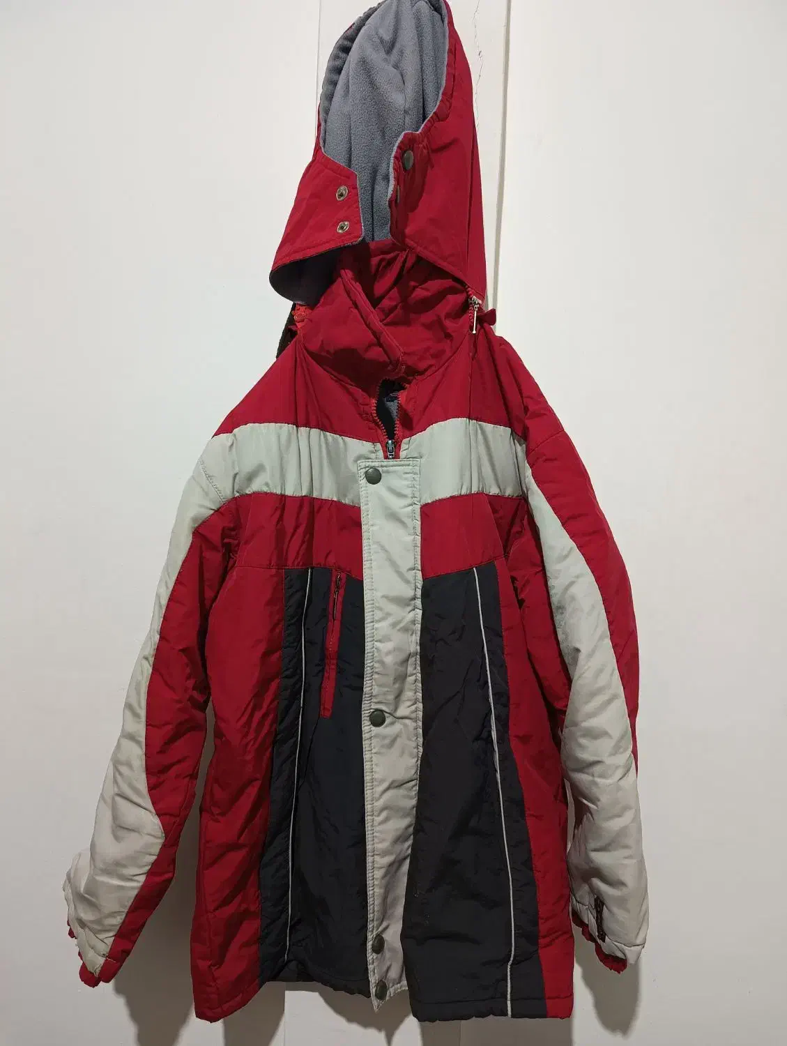 کاپشن|لباس|خوی, |دیوار