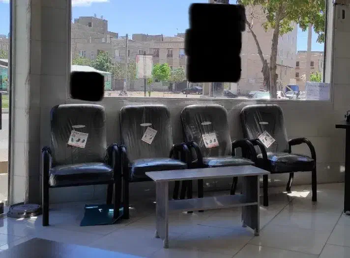 ۸ عدد صندلی انتظار جنس درجه یک(فروش فوری)|مبلمان اداری|قزوین, |دیوار