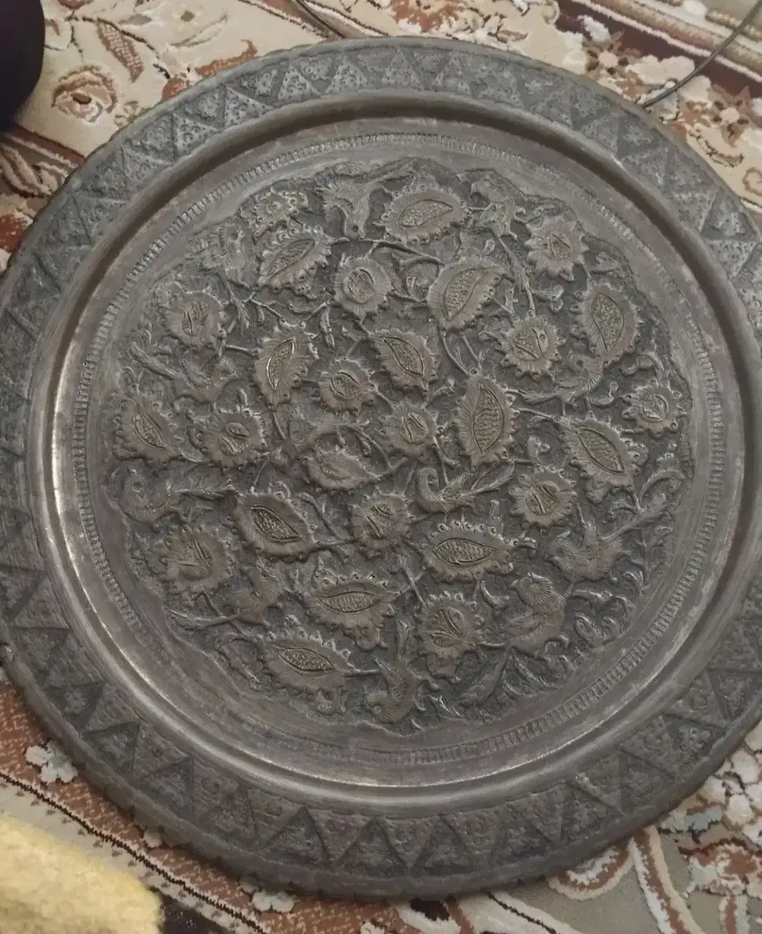 سینی قدیمی|کلکسیون اشیاء عتیقه|قم, باغ کرباسی|دیوار