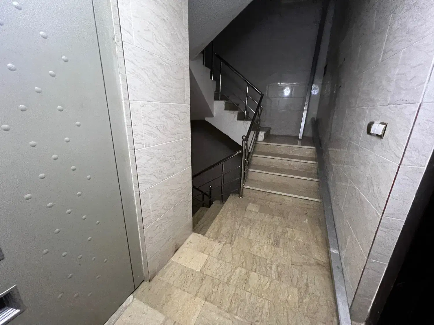 فروش فلت۱۴۰متری تجاری گلشهر بردانشگاه|فروش دفتر کار، اتاق اداری، مطب|بندرعباس, |دیوار