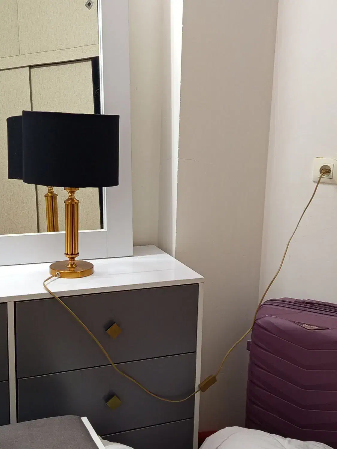 فروش آباژور دیواری طلایی مشکی در حد نو|چراغ خواب و آباژور|آمل, |دیوار