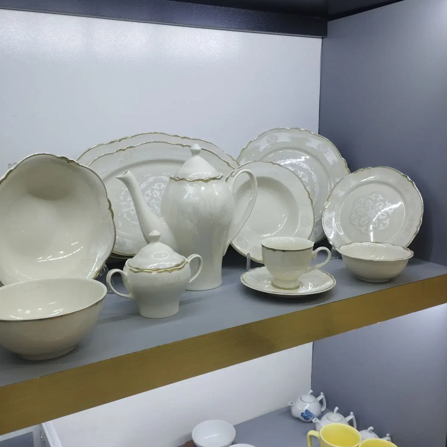 سرویس چینی فله استخوانی|ظروف سرو و پذیرایی|قائن, |دیوار