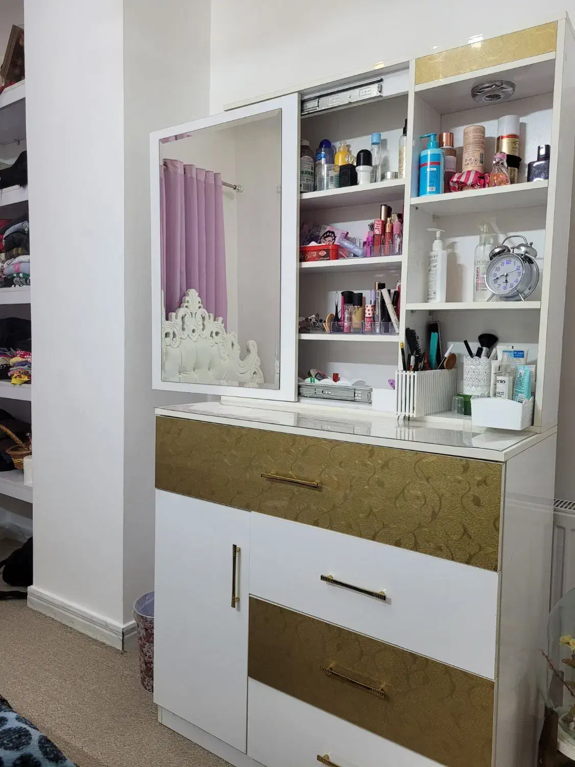 میز ارایش ۵ کشوعه|آرایشگاه و سالنهای زیبایی|چالوس, |دیوار