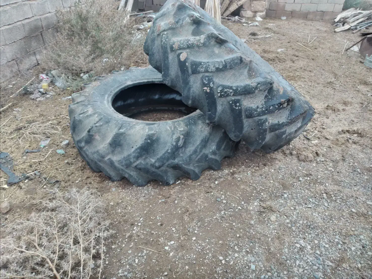 لاستیک عقب تراکتور ۴۰ درصد بارز|قطعات یدکی و لوازم جانبی|کوهنانی, |دیوار