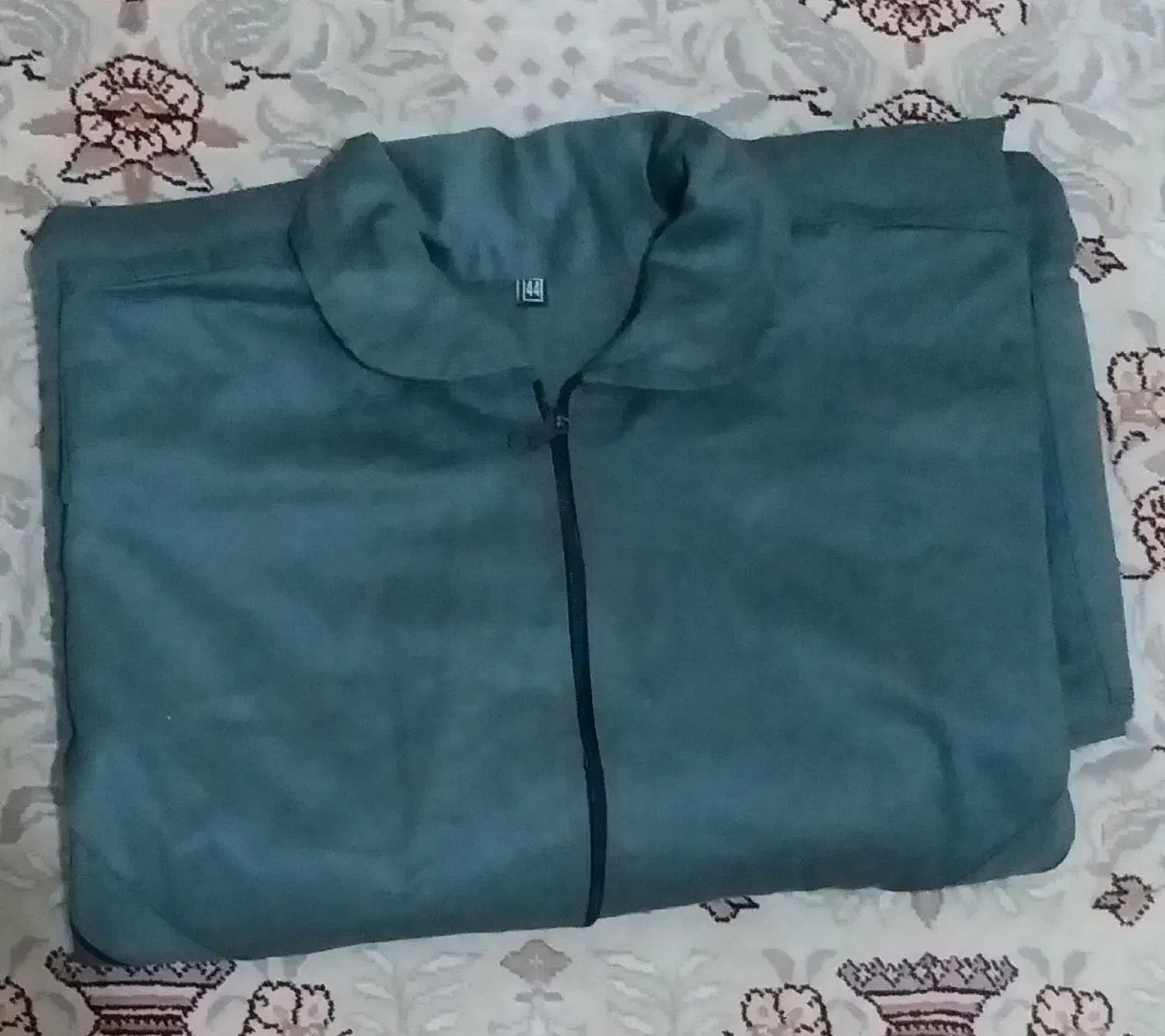 لباس کار یکسره|لباس|شاهینشهر, فدک|دیوار