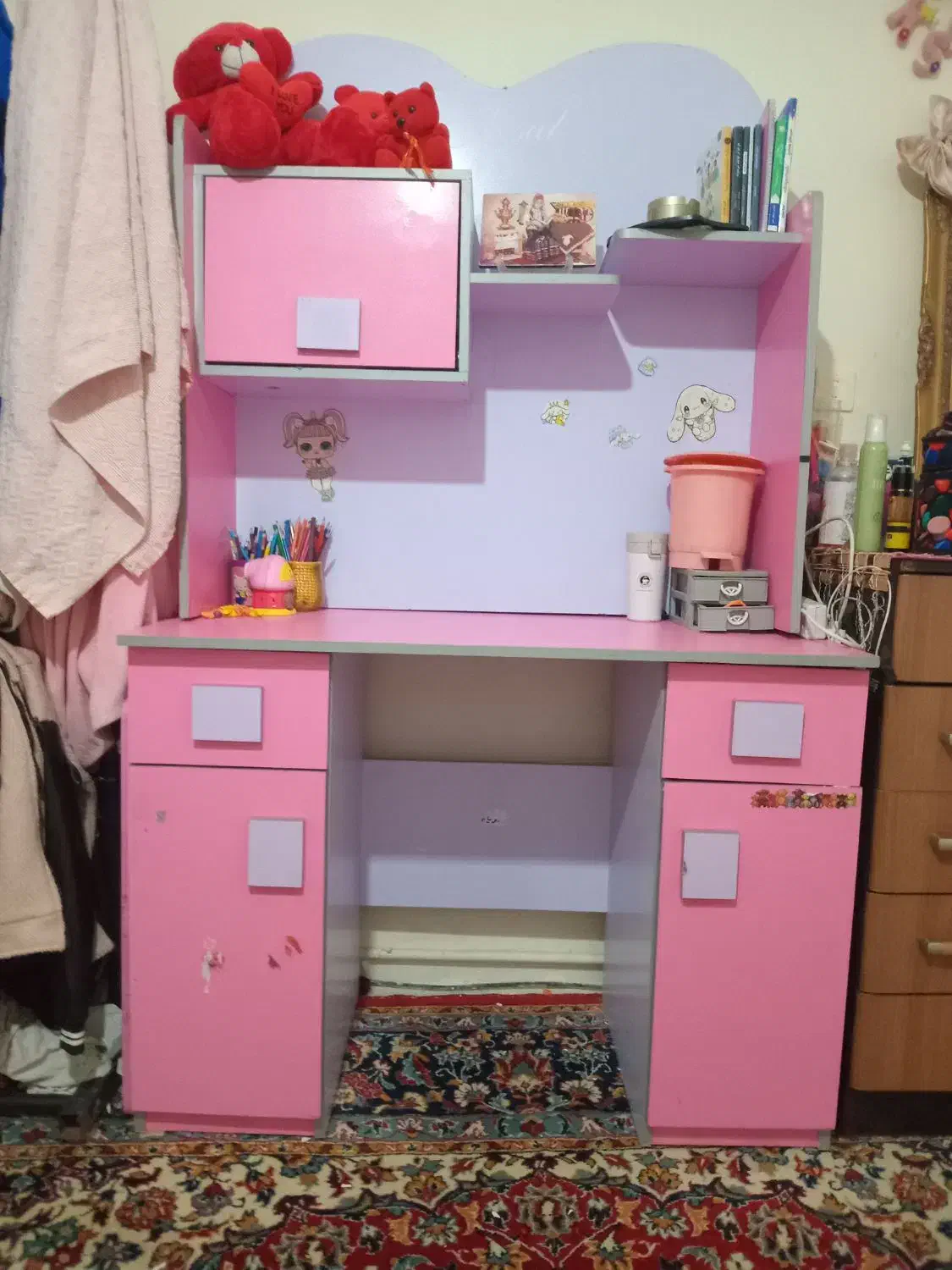 میز در حد نو. به خریدار واقعی تخفیف داده میشود|میز تحریر و کامپیوتر|ساوه, |دیوار