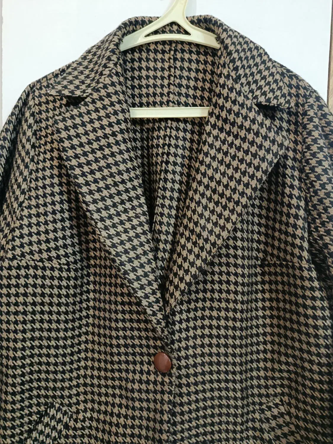 کت زنانه|لباس|رشت, دیانتی|دیوار