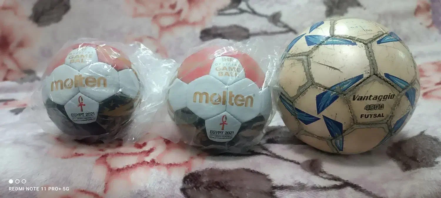 دو عدد توپ اورجینال هندبال و یک عدد توپ فوتسال|ورزش‌های توپی|بروجرد, |دیوار