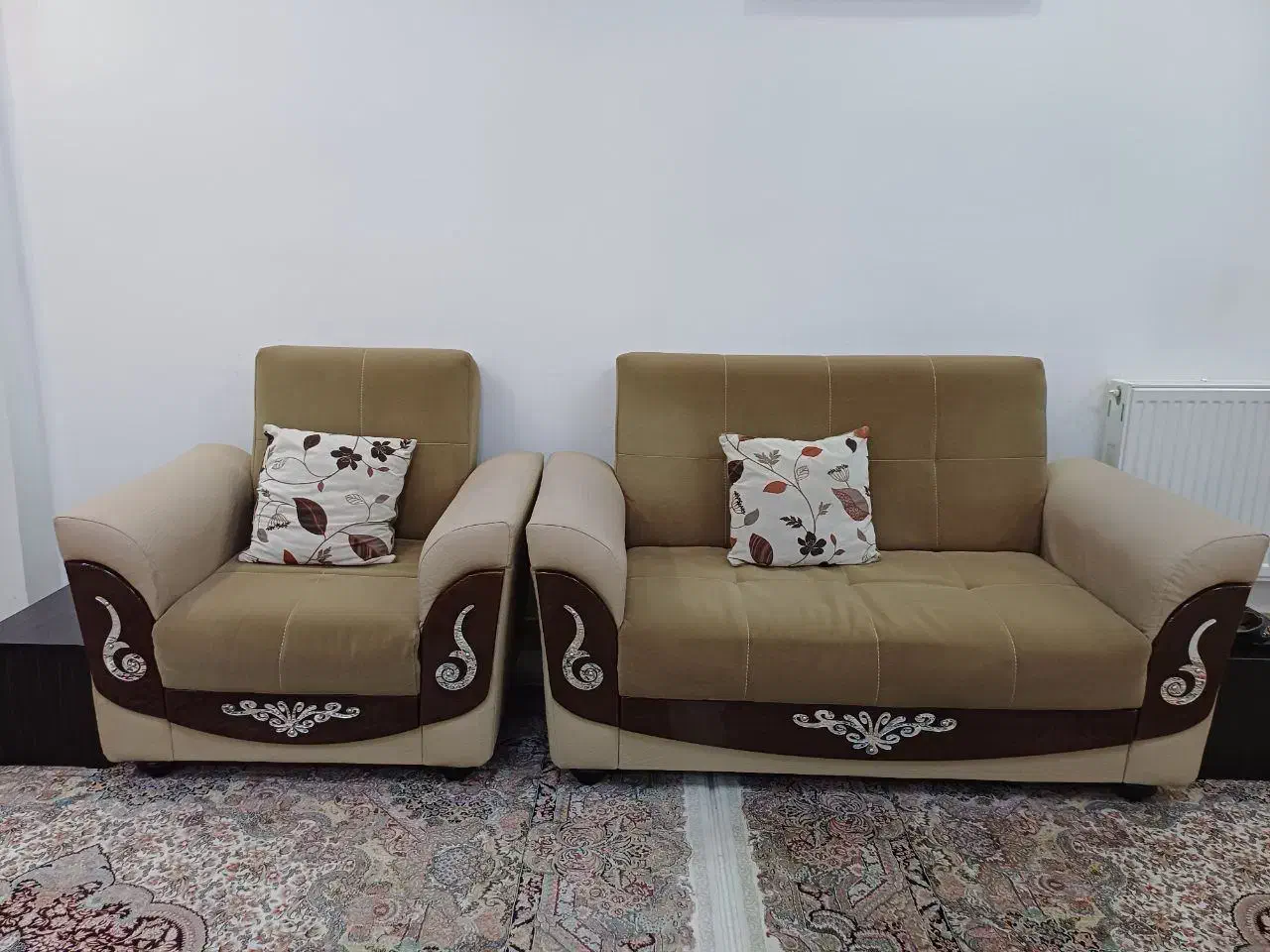 مبل۷ نفره دارای یک جلو مبلی و۳ میز عسلی|مبلمان خانگی و میز عسلی|میاندوآب, |دیوار