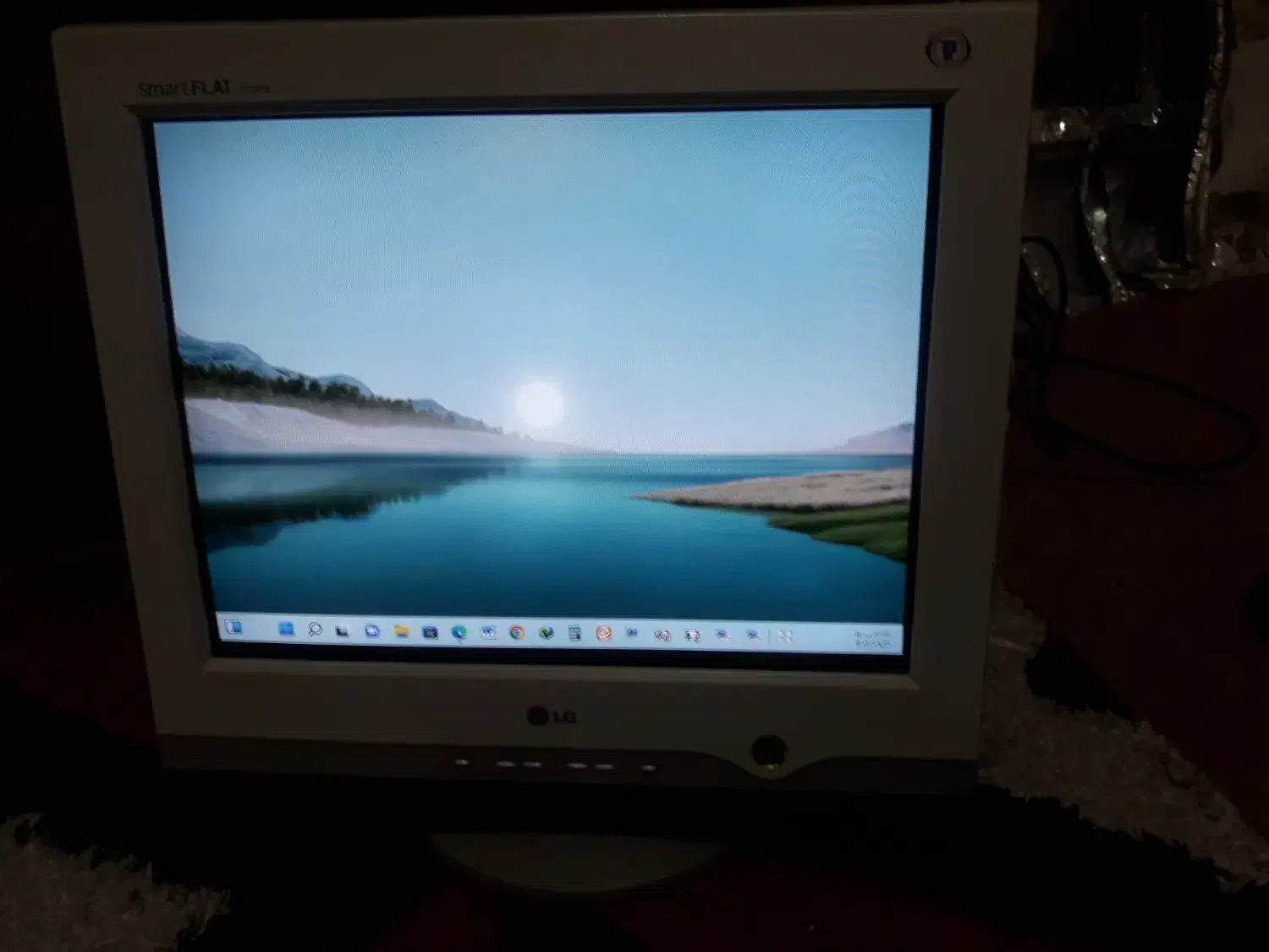 مانیتور LG ۱۷ اینچ صفحه تخت|قطعات و لوازم جانبی رایانه|آبادان, |دیوار