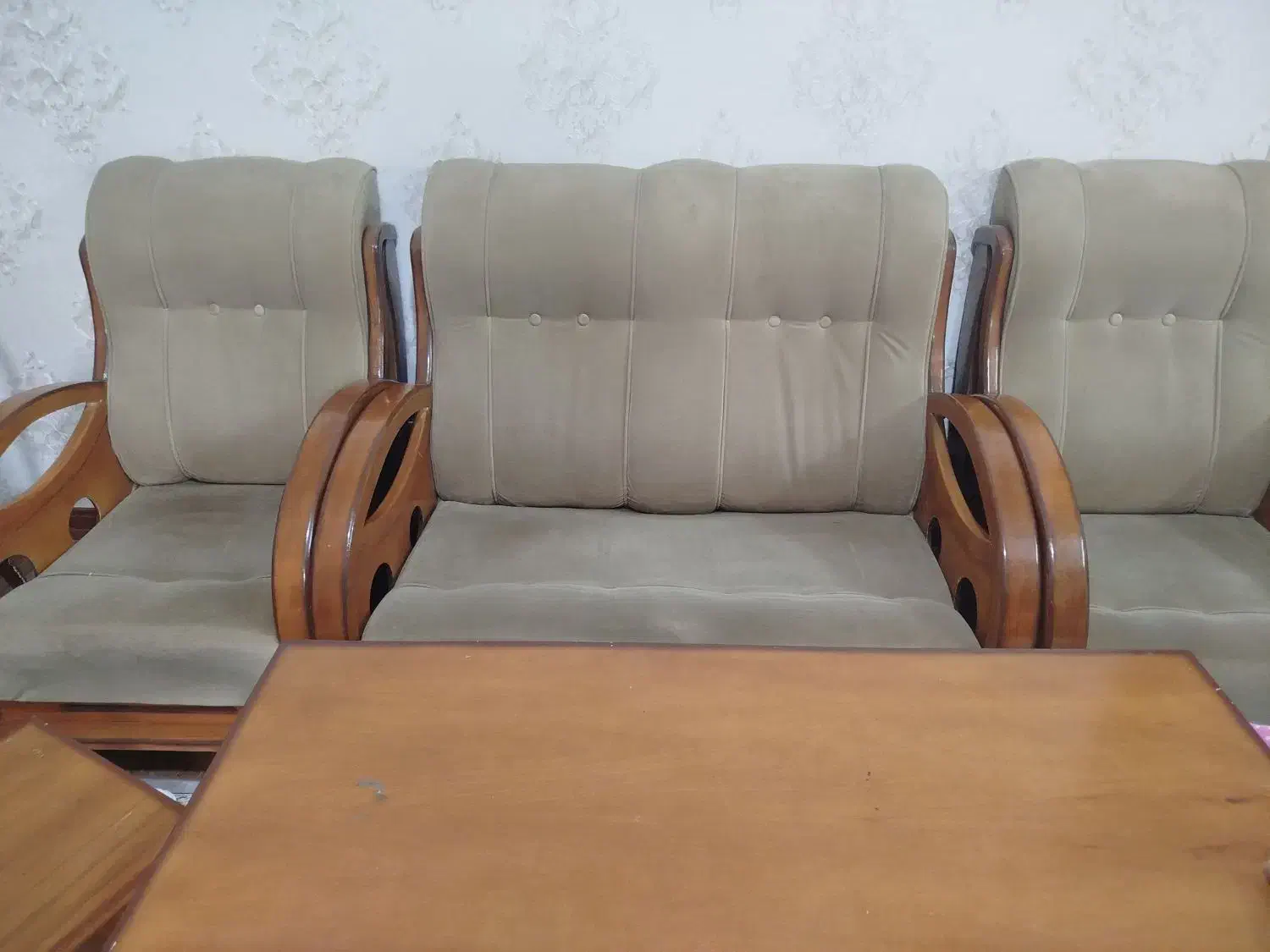 مبل|مبلمان خانگی و میز عسلی|فولادشهر, B4|دیوار