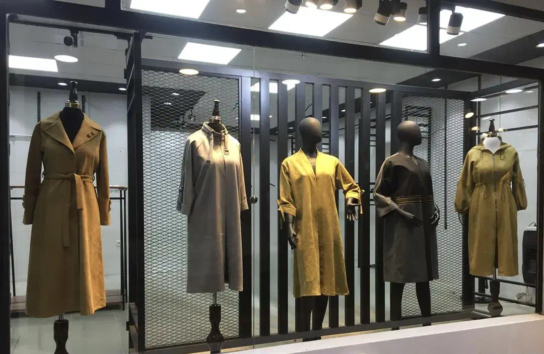 تجهیزات فروشگاه و لباس مانکن /رگال//لباس بانوان.|فروشگاه و مغازه|شهرکرد, |دیوار