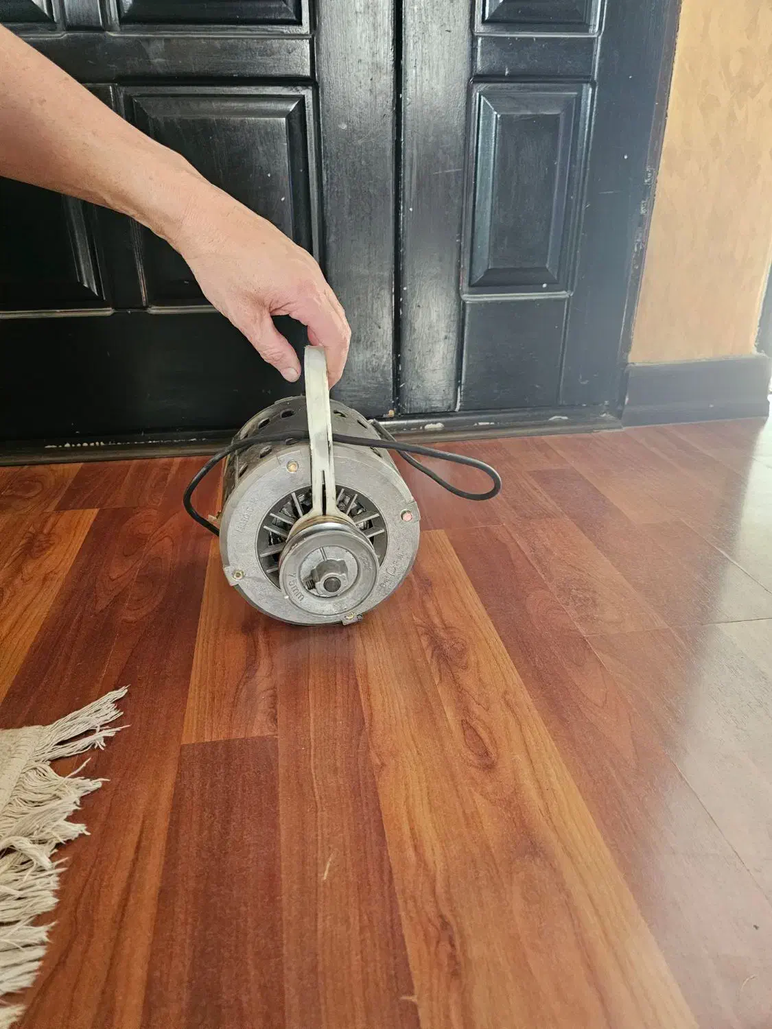 دینام کولر|کولر آبی|کرج, بنیاد|دیوار