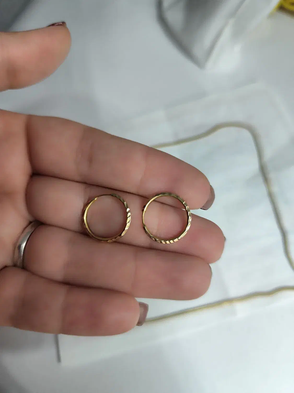 زنجیر و گوشواره حلقه ای طلا|جواهرات|بروجرد, |دیوار