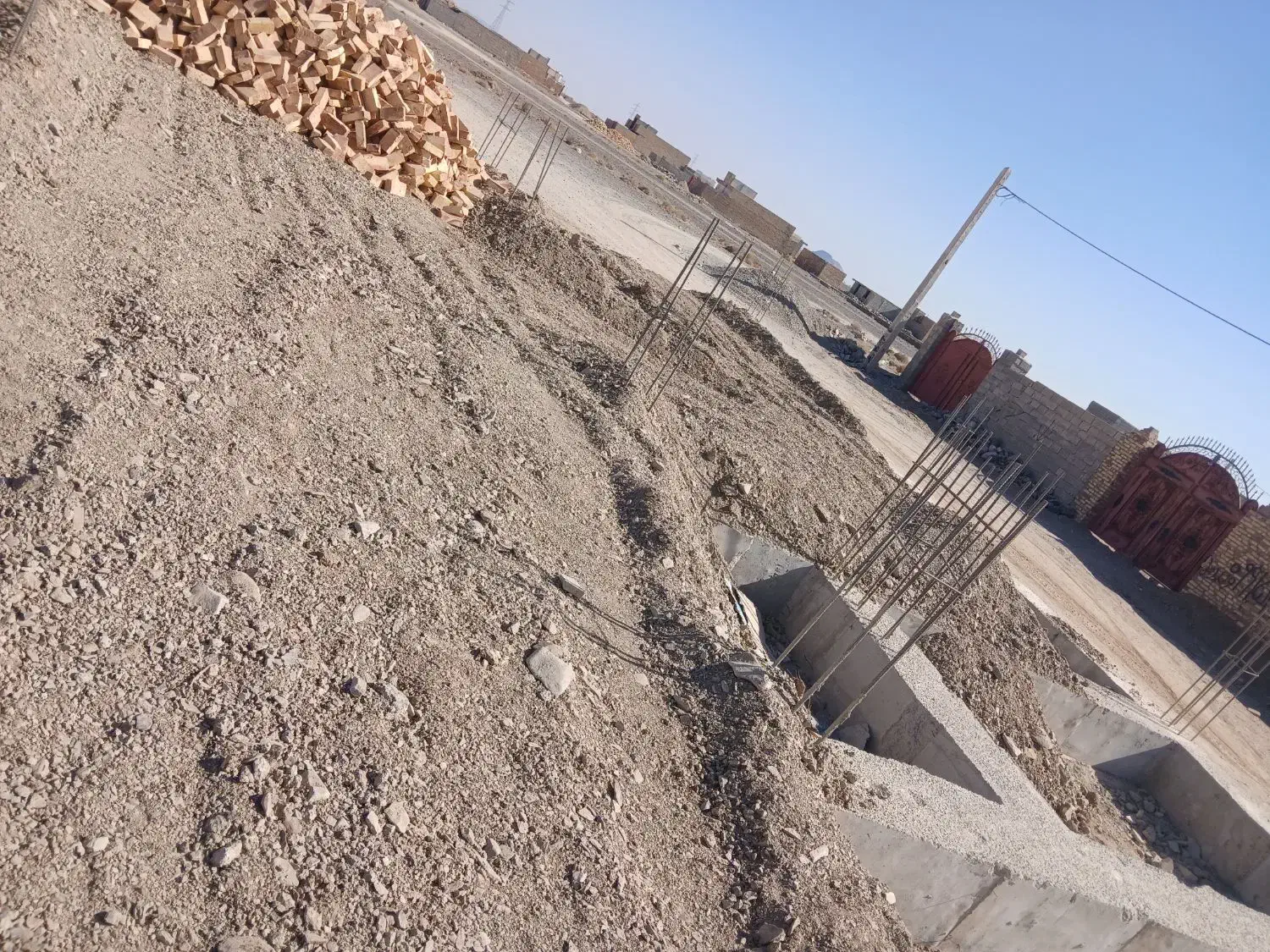 فروش فوری زمین دونبش  سه راهی سیطان فنداسیون شده|فروش زمین و ملک کلنگی|سراوان, |دیوار