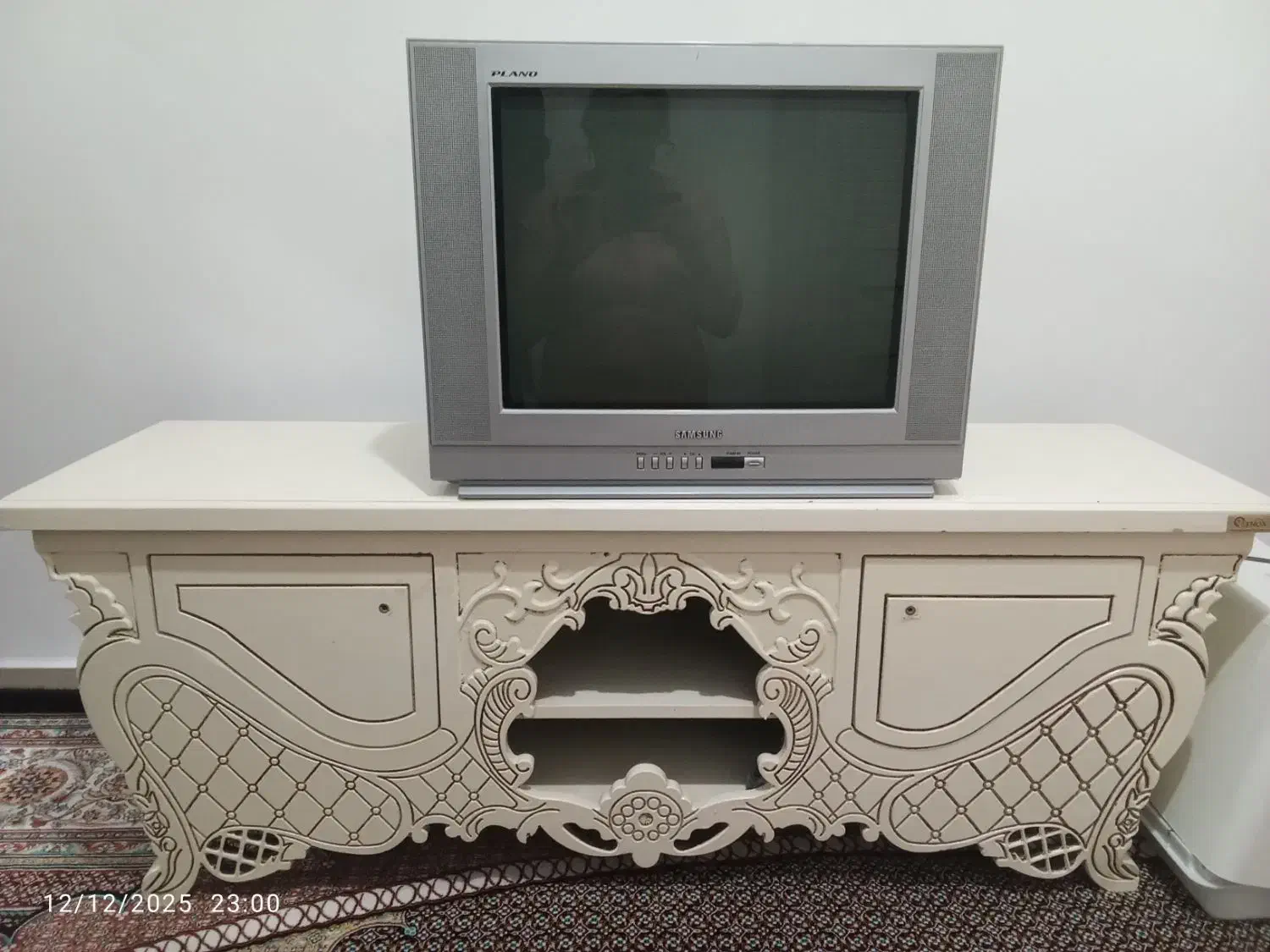 تلویزیون با میز تلویزیون|تلویزیون و پروژکتور|پارس‌آباد, |دیوار