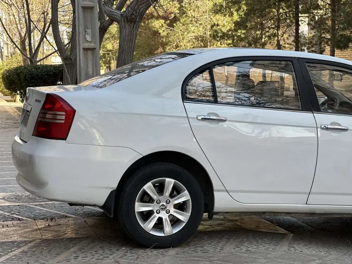 لیفان ۶۲۰|خودرو سواری و وانت|یزد, |دیوار