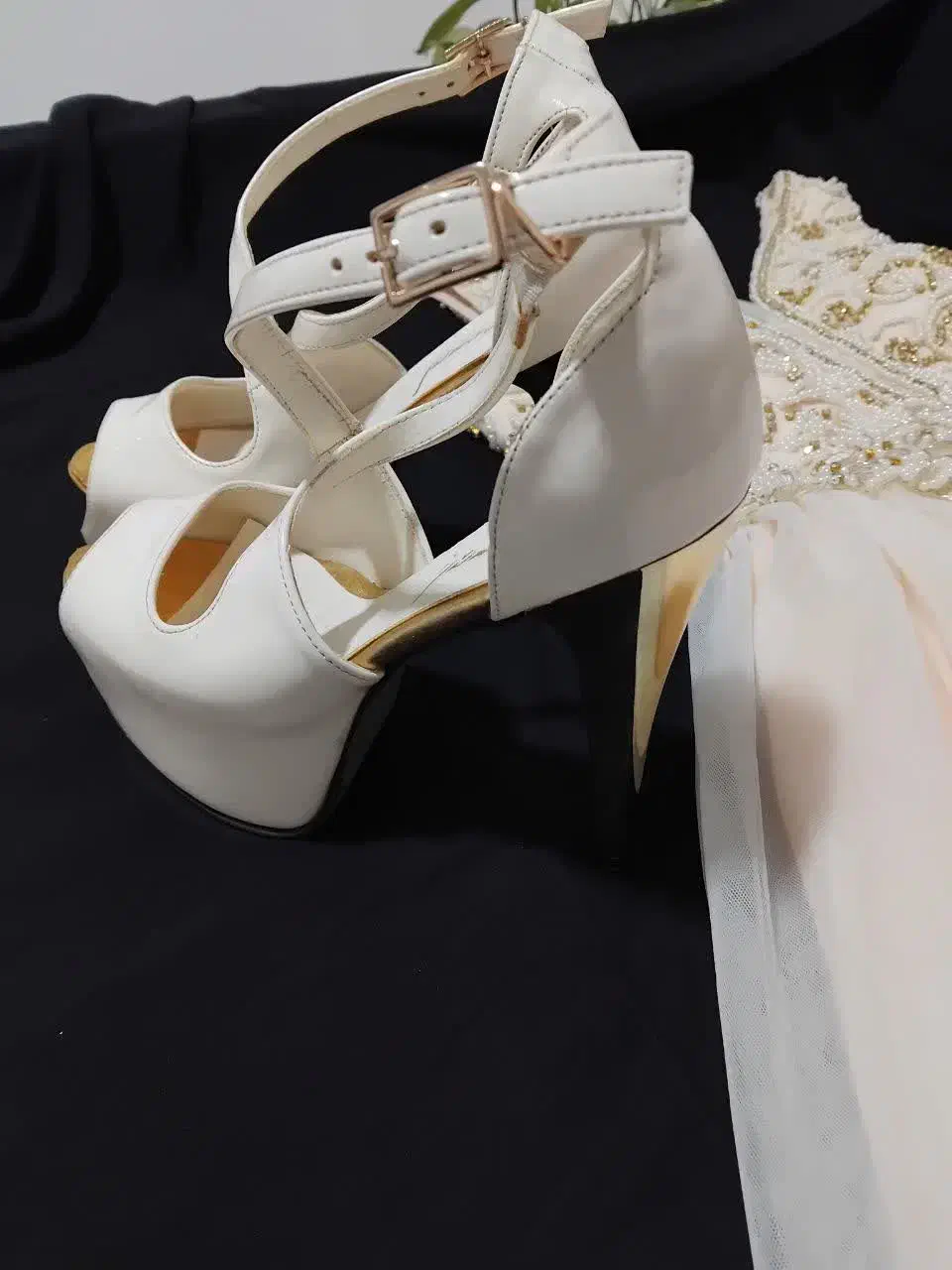 پیراهن مجلسی وکفش بسار شیک وخوش پوش عروسی خوش رنگ|لباس|قم, تولید دارو و یخچال|دیوار