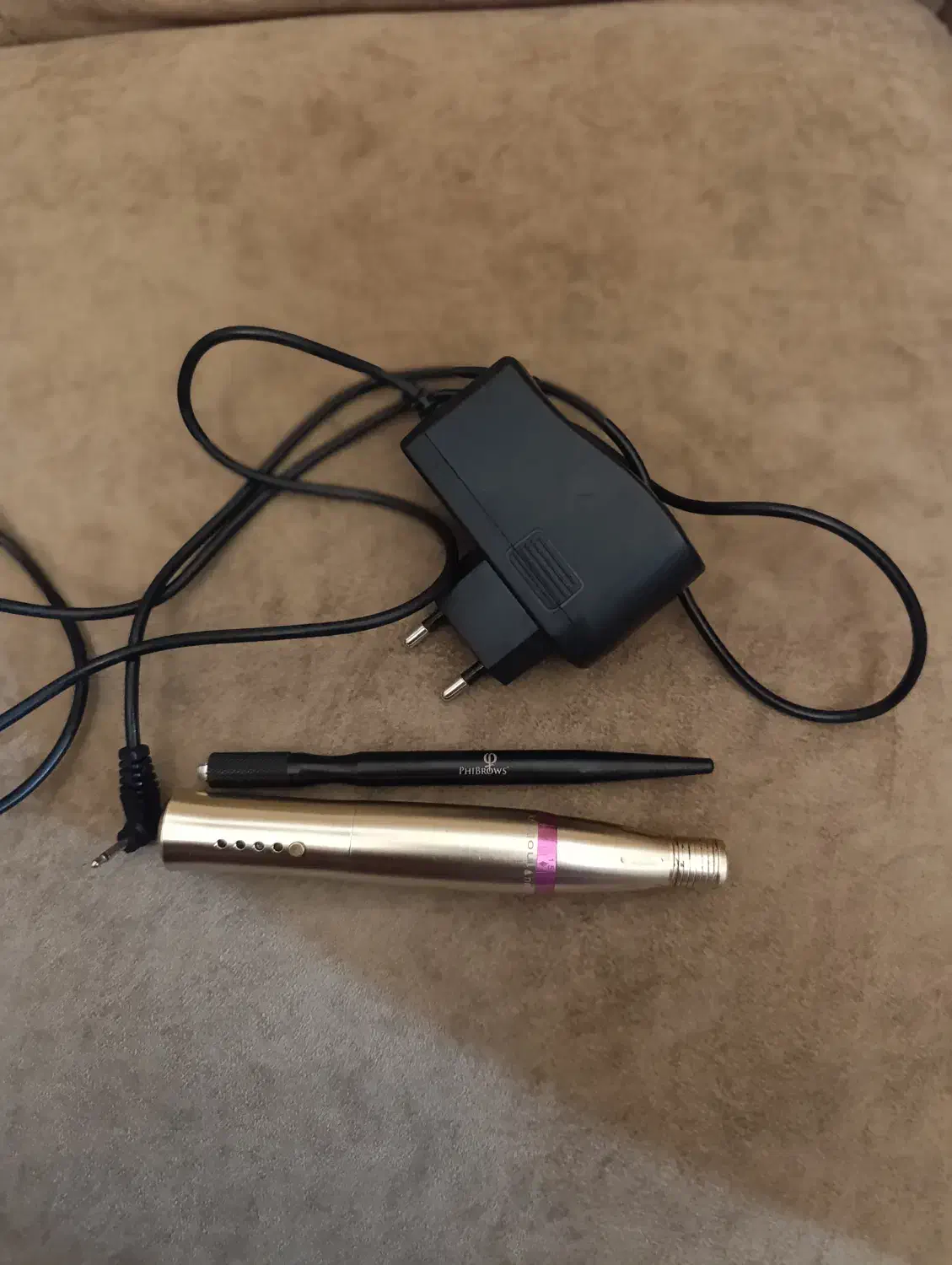 دستگاه تاتو ۴چراغ و قلم بلید|آرایشگاه و سالن‌های زیبایی|زنجان, |دیوار