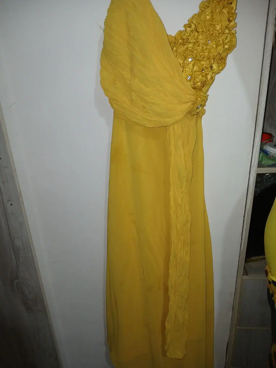 چند عدد مانتو|لباس|تربت‌حیدریه, آغوی|دیوار