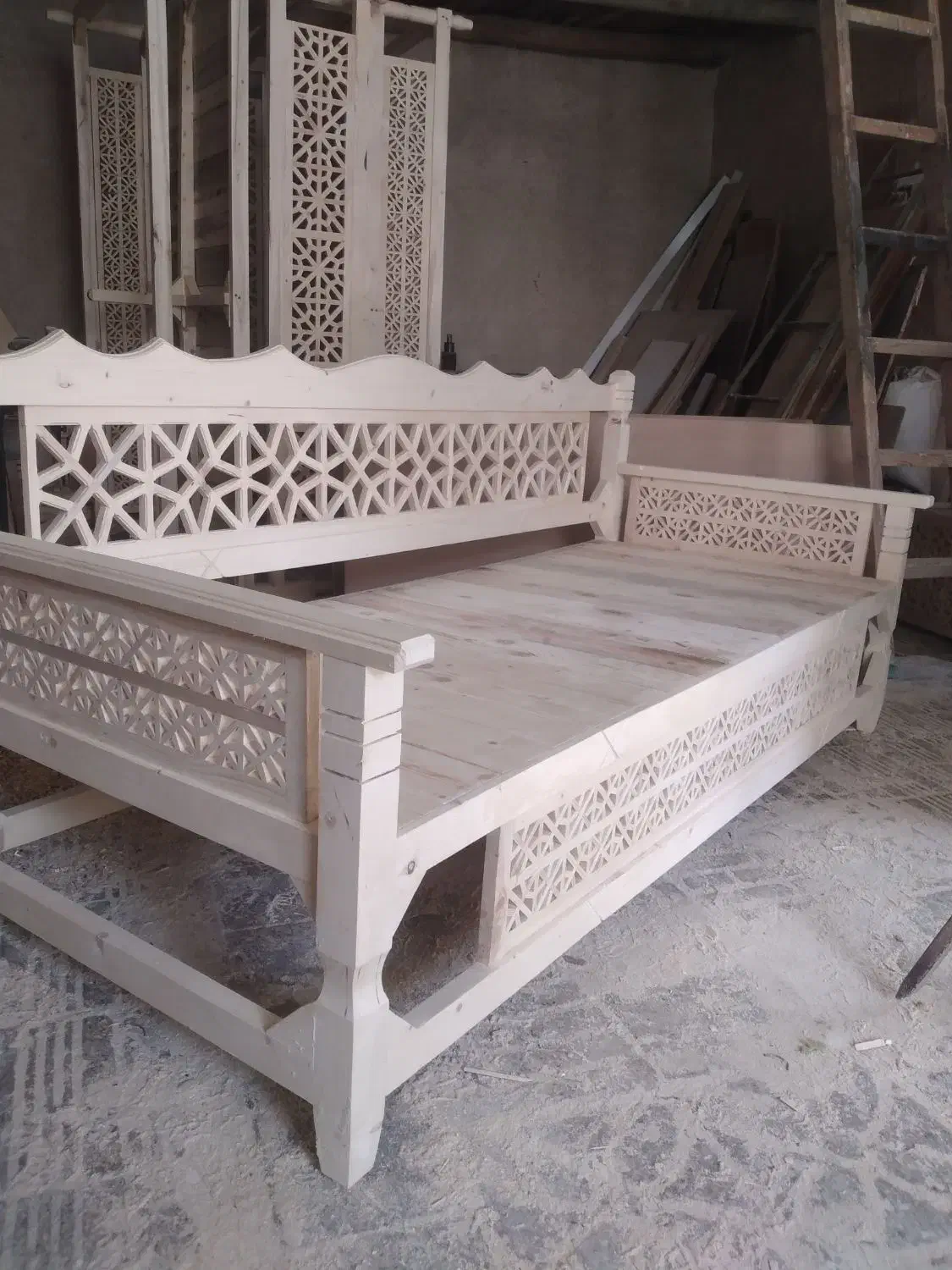 نجار نجاری تعمییرات چوب تخت سنتی کمد دیواری درب|خدمات پیشه و مهارت|اراک, |دیوار