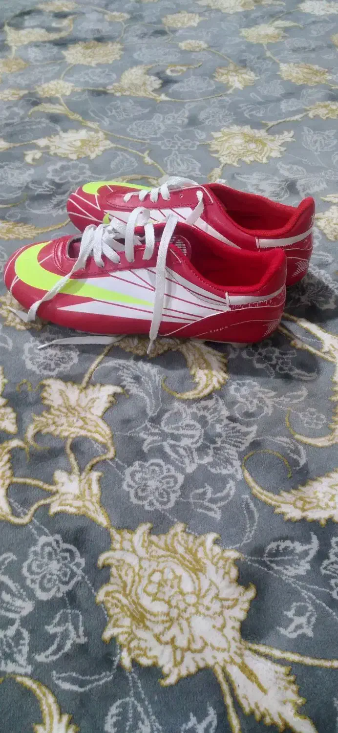 کفش فوتبال چمن|ورزش‌های توپی|سمنان, |دیوار