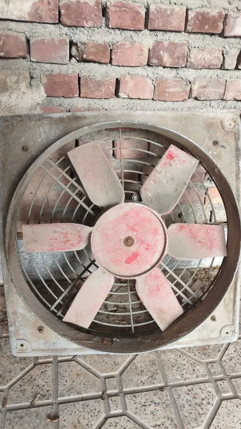 فن بزرگ با پره چدنی|پنکه و تصفیه‌کنندهٔ هوا|کرمان, |دیوار