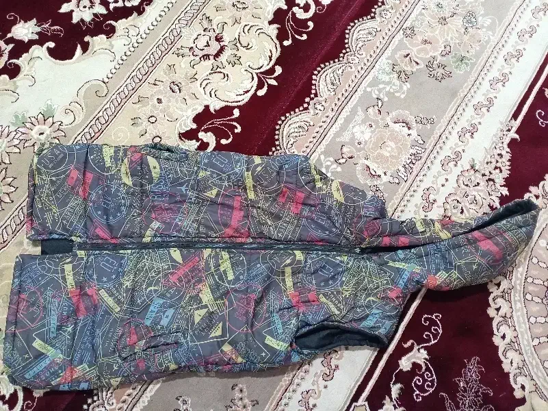 پافر دو رویه دخترانه در حد نو یه روش مشکیه|لباس|قیدار, |دیوار