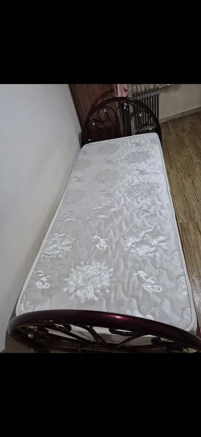 تخت خواب فلزی بدون تشک|تخت و سرویس خواب|رشت, چله خانه|دیوار