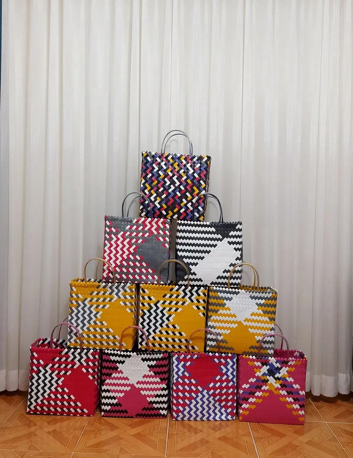 ساک کجراه|کیف، کفش، کمربند|لاهیجان, طالقانی|دیوار