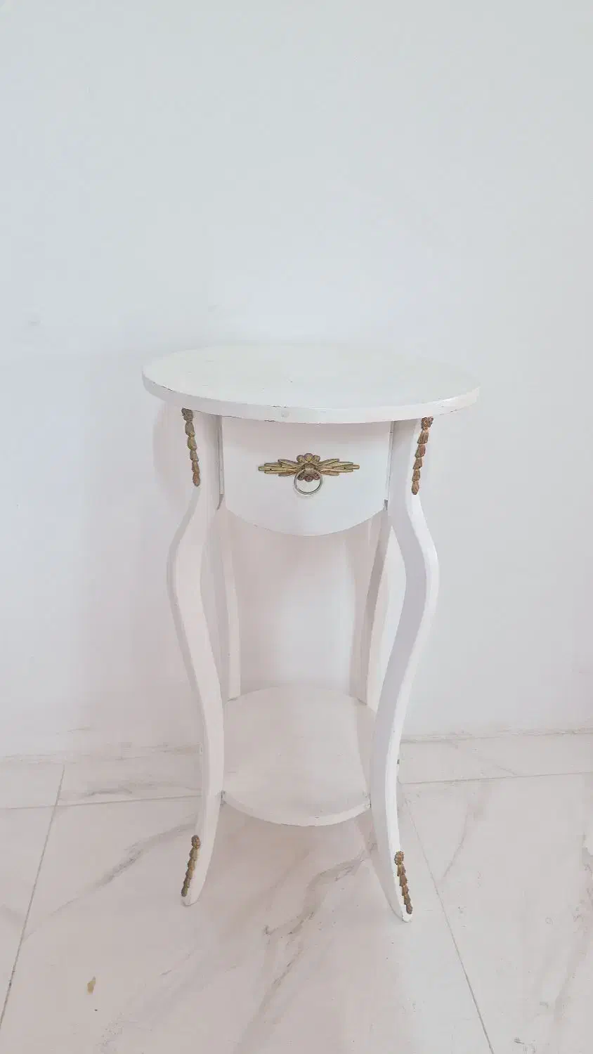 میز تلفن|میز تلفن|نجفآباد, باغ ملی|دیوار