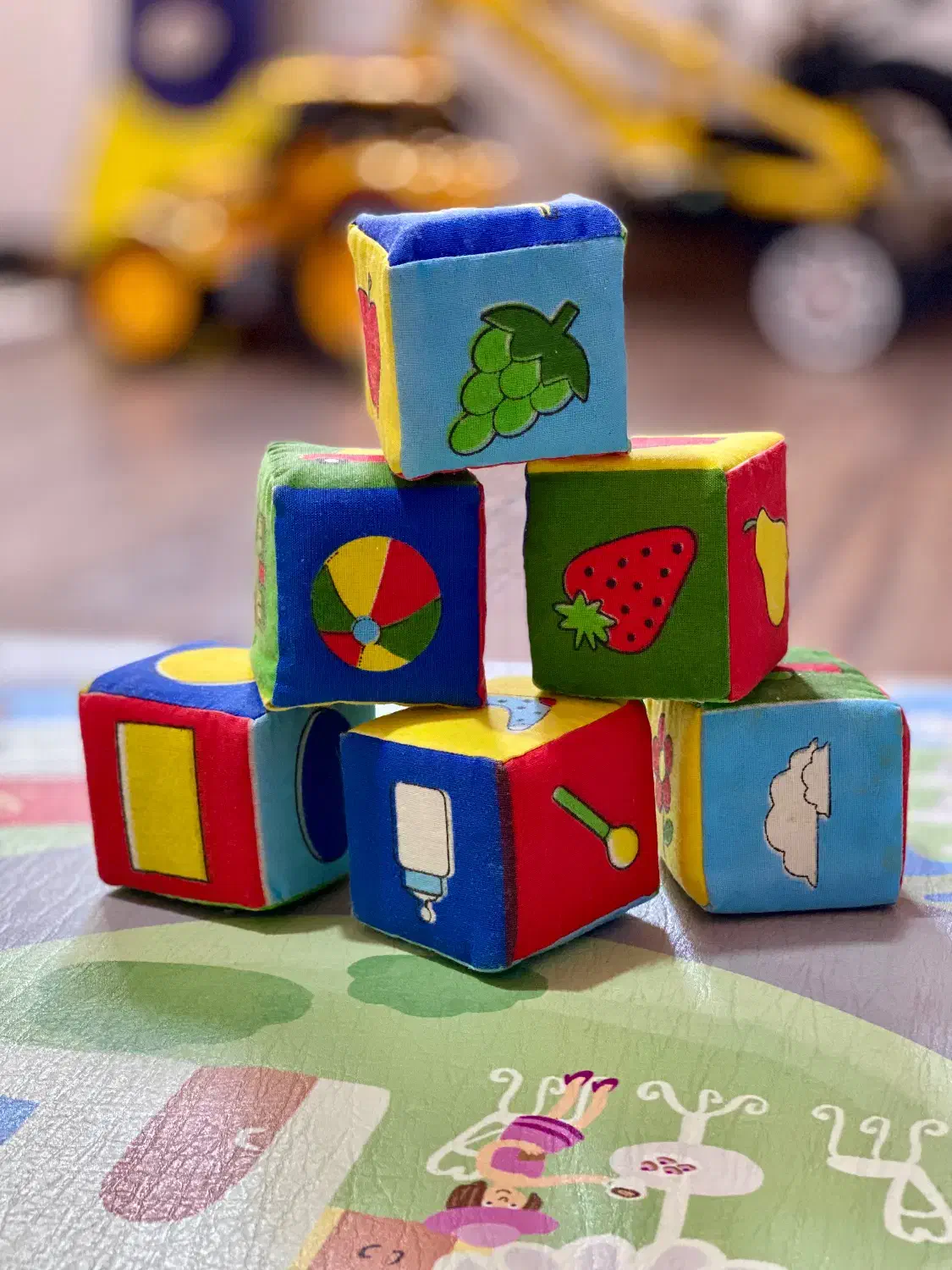 تعدادی اسباب بازی|اسباببازی بچه|ساری, |دیوار