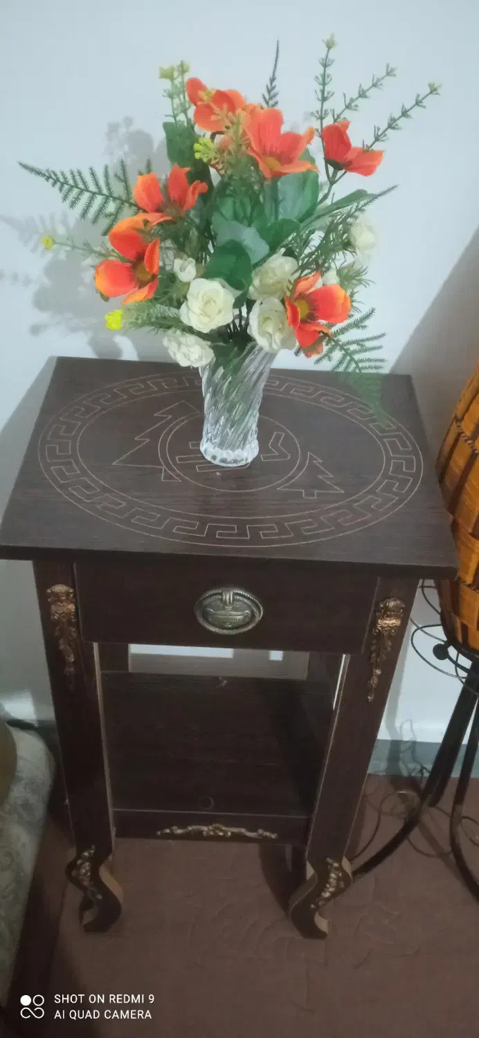 میز کنار تختی یا جانمازی|تخت و سرویس خواب|ایرانشهر, |دیوار