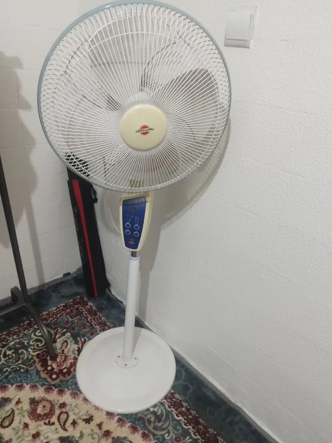 پنکه پارس خزر کنترلی|پنکه و تصفیه‌کنندهٔ هوا|شاهین‌شهر, خبرنگار|دیوار