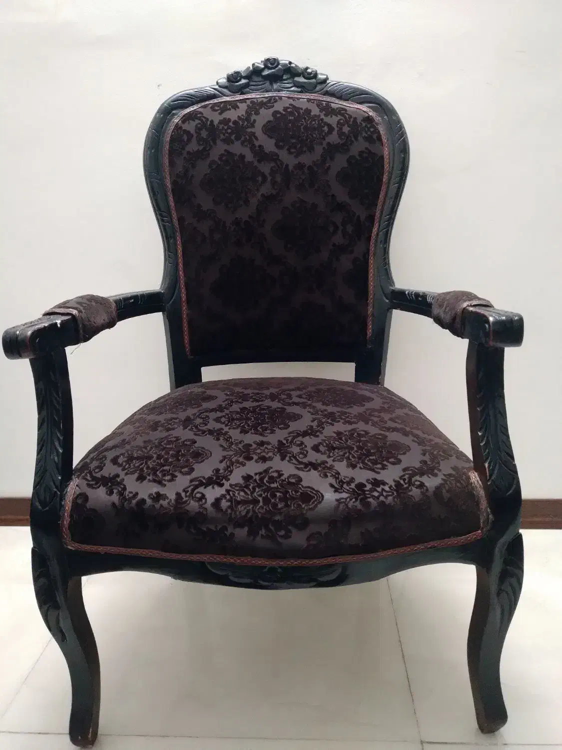 صندلی رنگ قهوه اس سوخته|صندلی و نیمکت|پرند, فاز ۶|دیوار