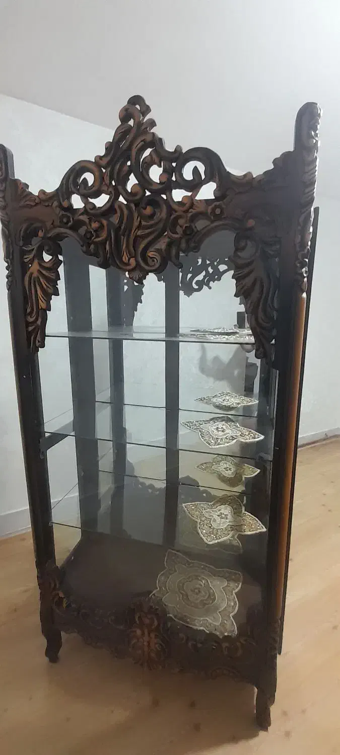 یک عدد بوفه تمام شیشها سالم از جنس درخت گردو|بوفه، ویترین، کنسول|خوی, |دیوار