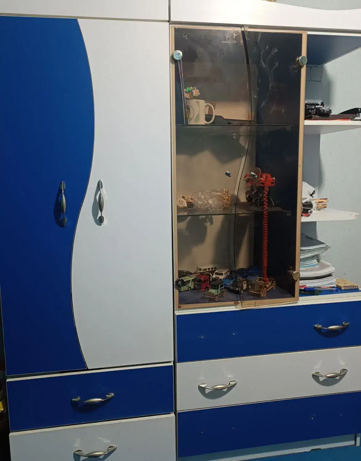 تخت وکمد|تخت و سرویس خواب|شاهین‌شهر, شهرک ردانی پور|دیوار