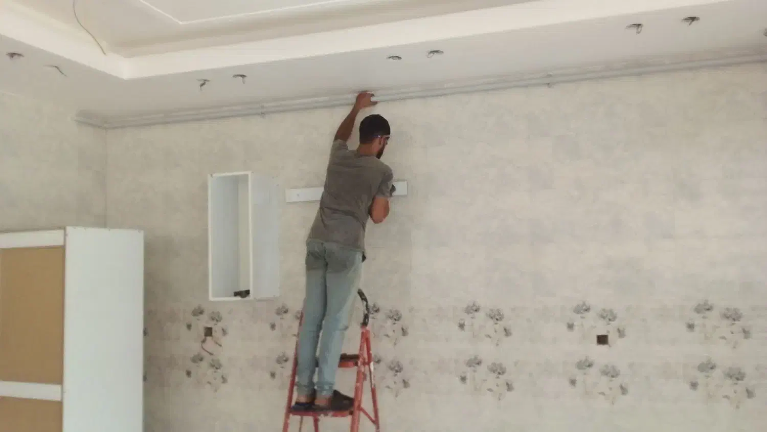 نصاب کابینت و کمد دیواری|خدمات پیشه و مهارت|علیآباد کتول, |دیوار